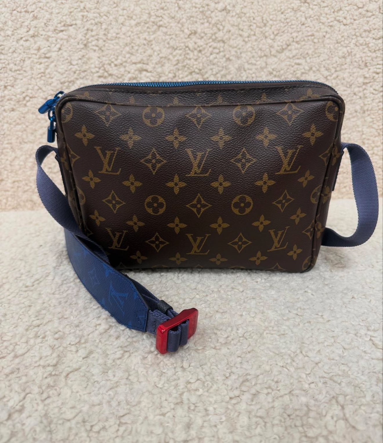 Louis Vuitton Messenger outdoor