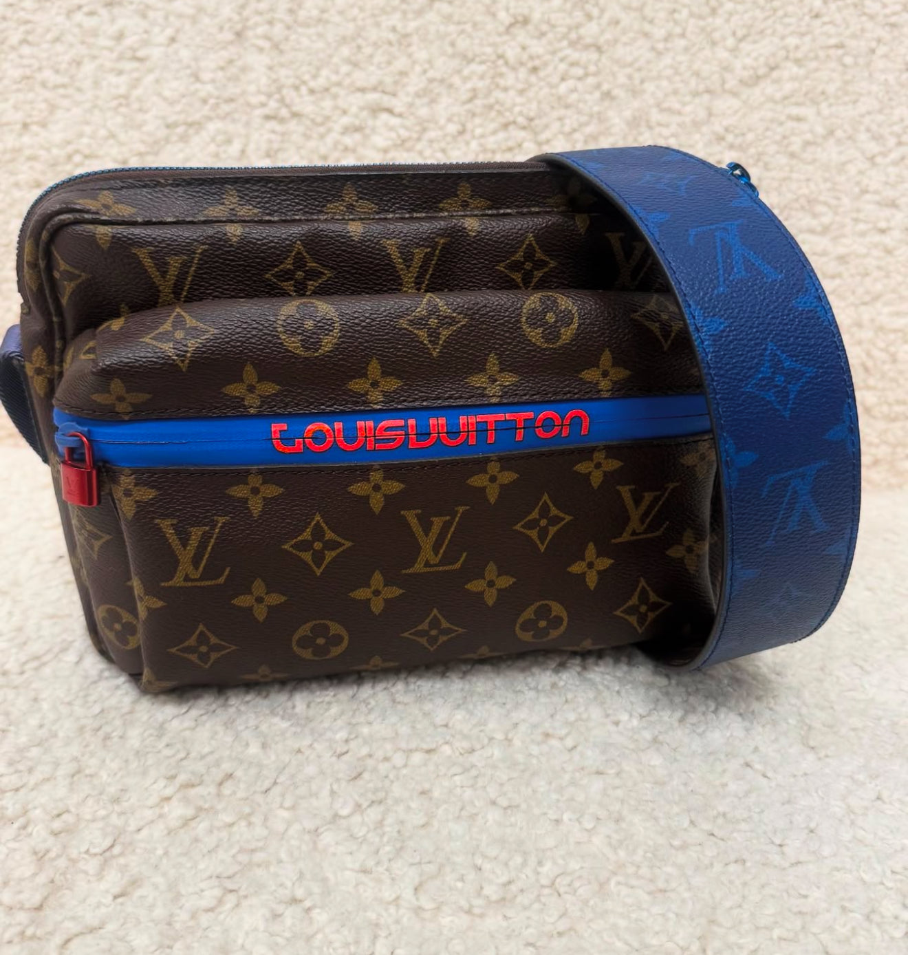 Louis Vuitton Messenger outdoor