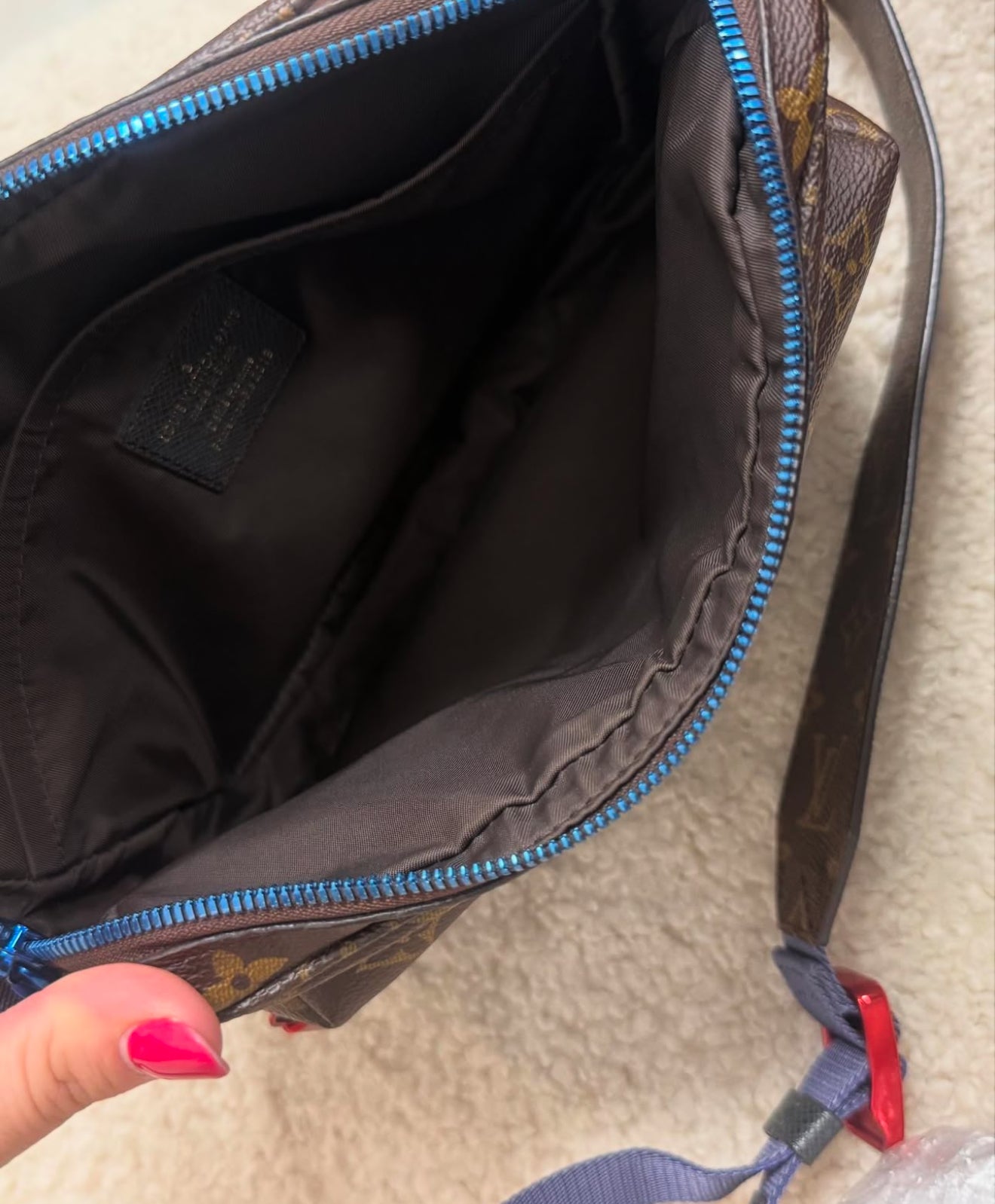 Louis Vuitton Messenger outdoor