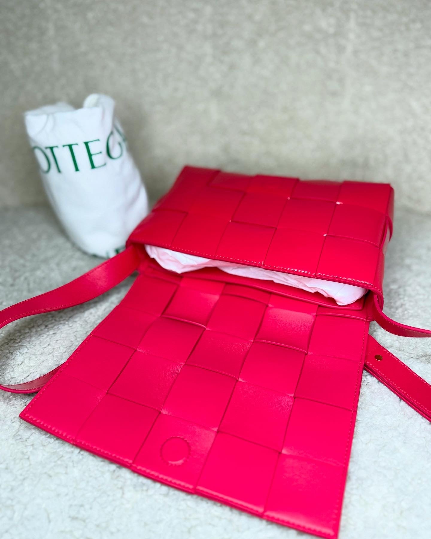 Bottega Veneta Cassette Plain In