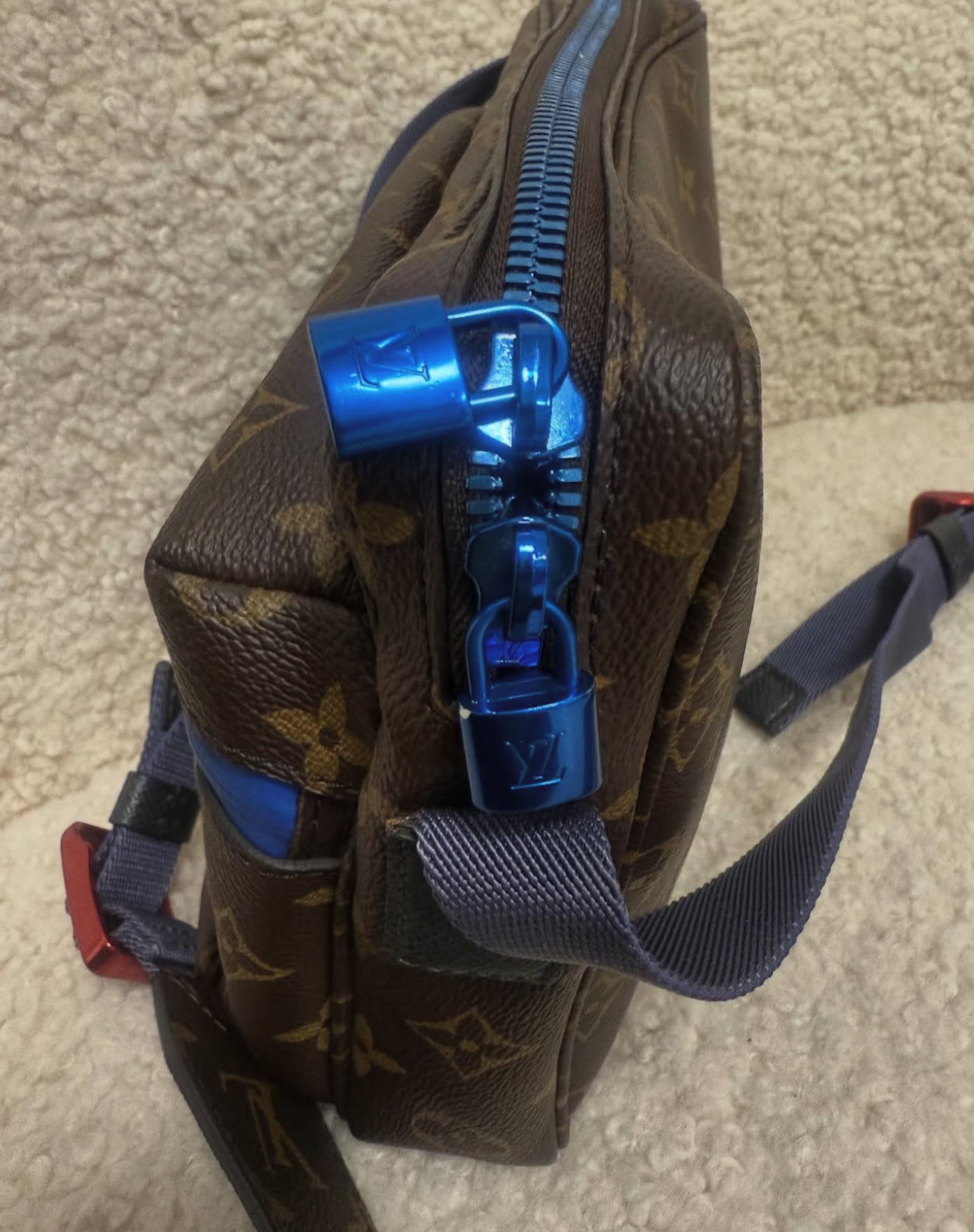 Louis Vuitton Messenger outdoor