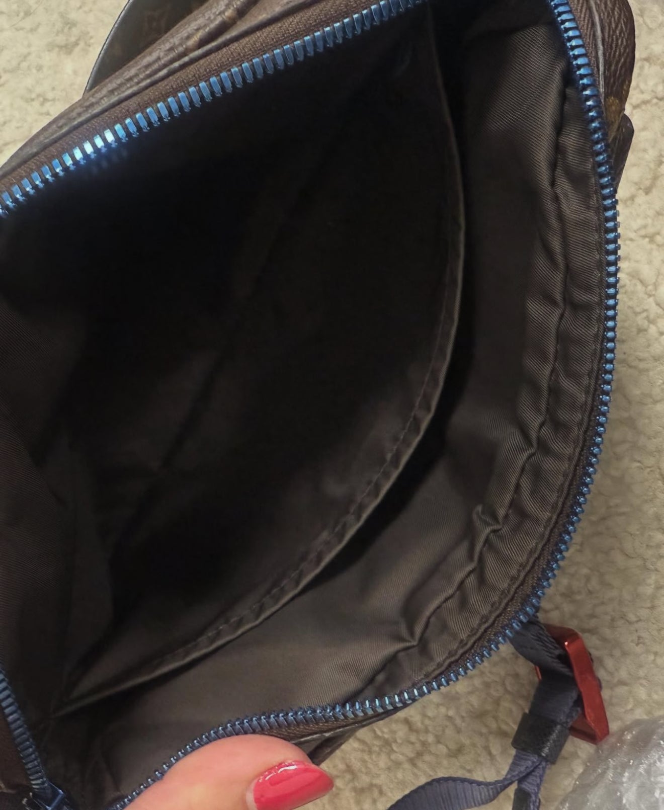 Louis Vuitton Messenger outdoor