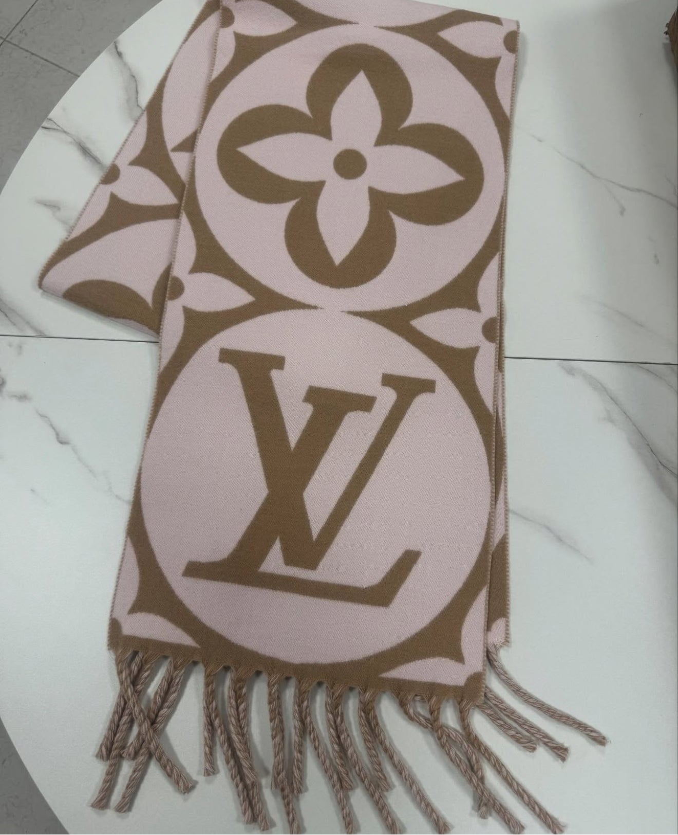 Louis Vuitton Medallion sciarpa