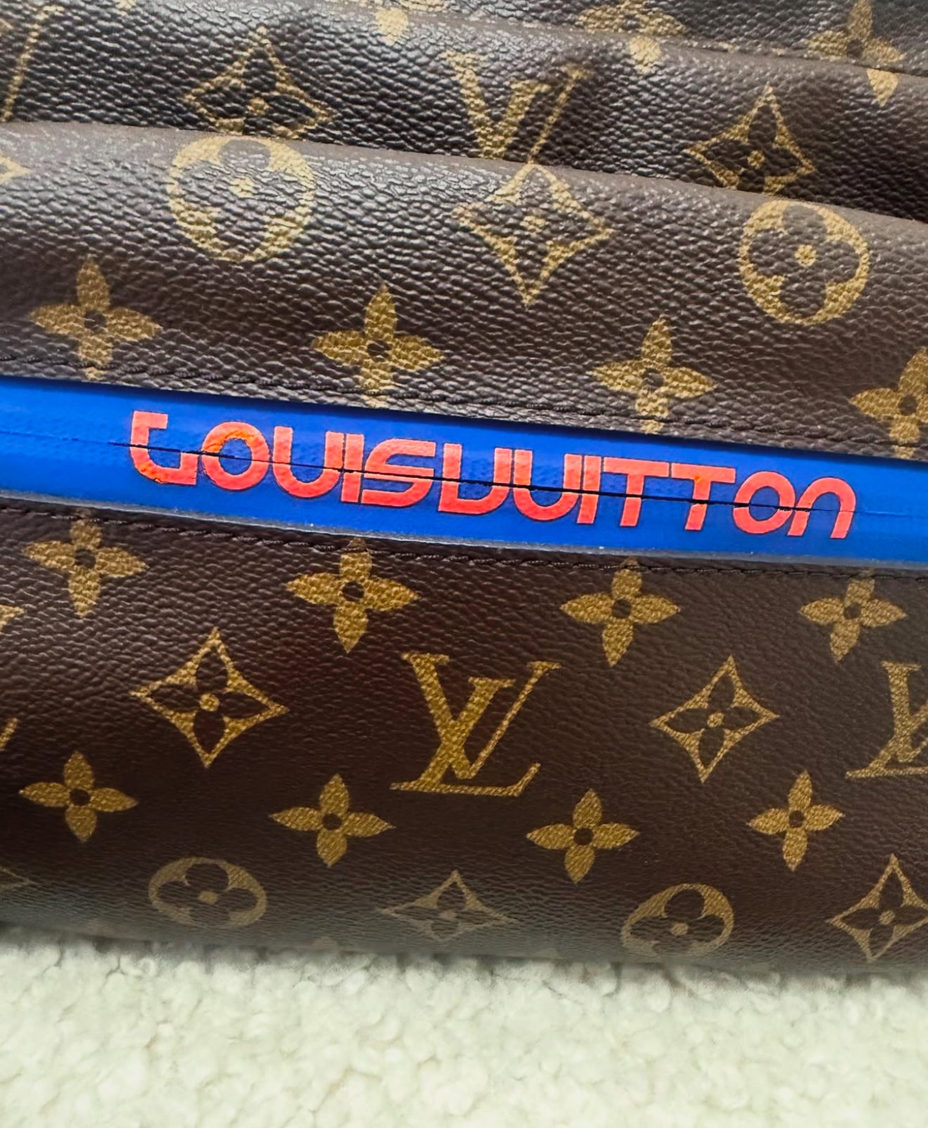 Louis Vuitton Messenger outdoor